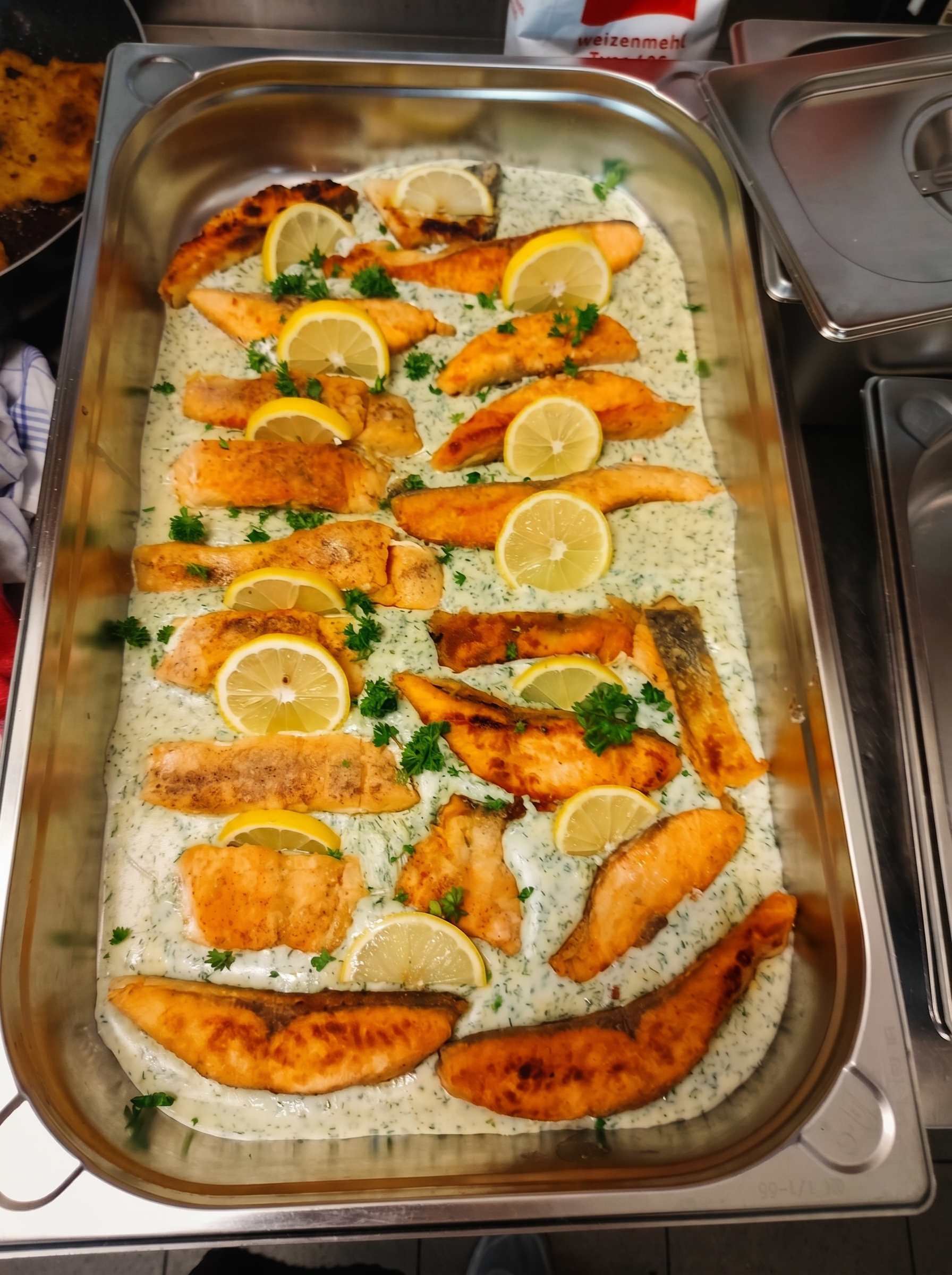 Lachs in Dill-Sauce